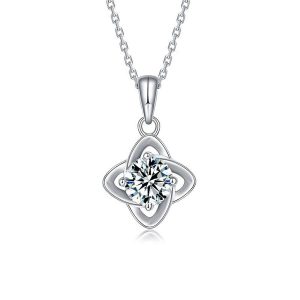 Dây Chuyền Nữ Lili Jewelry Đính Kim Cương Moissanite Hình Cỏ 4 Lá Zoe LILI_055014 Màu Bạc - Duy Hoang